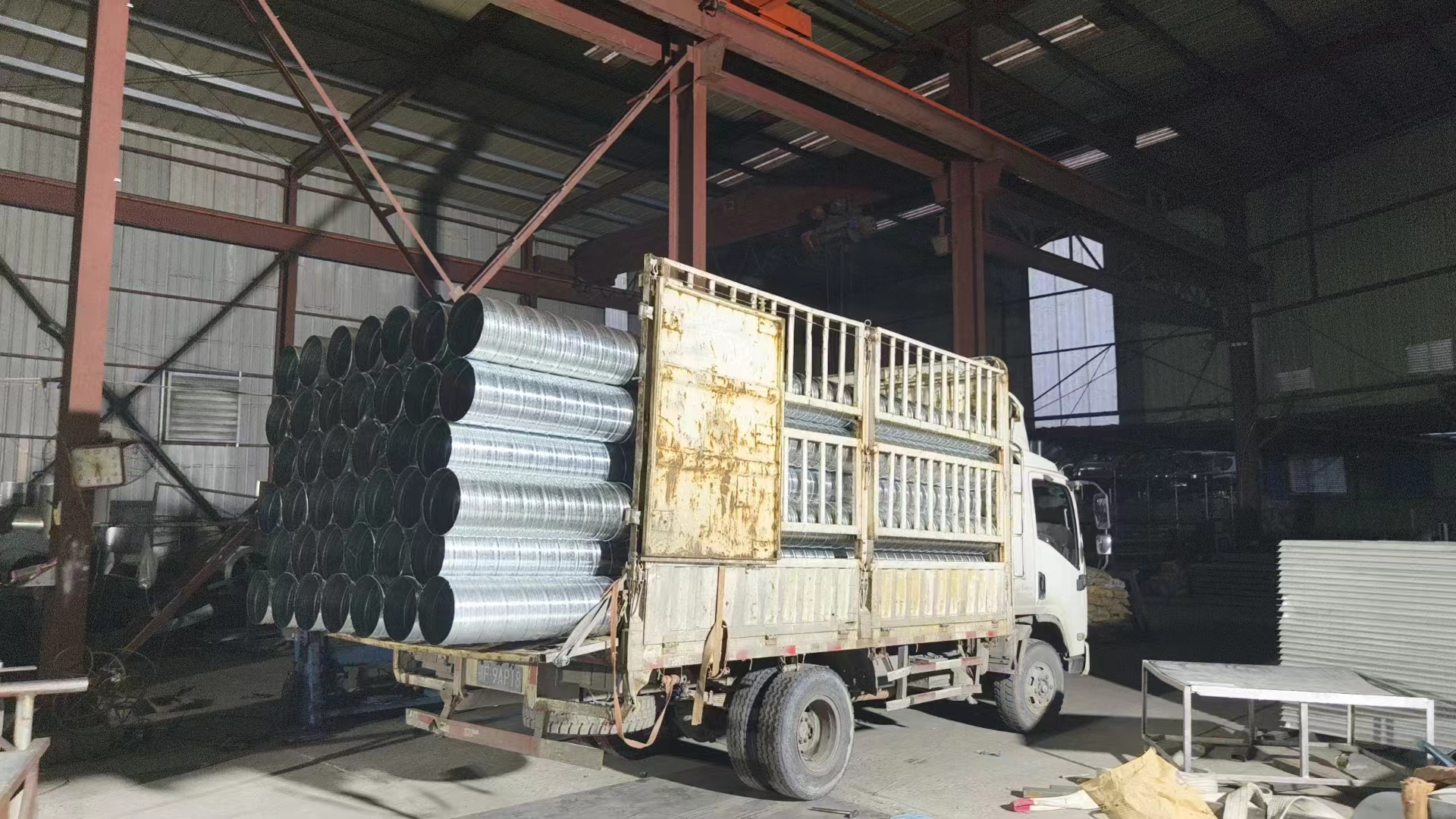湖北馳亮機(jī)電感謝客戶(hù)信任，加班送貨中